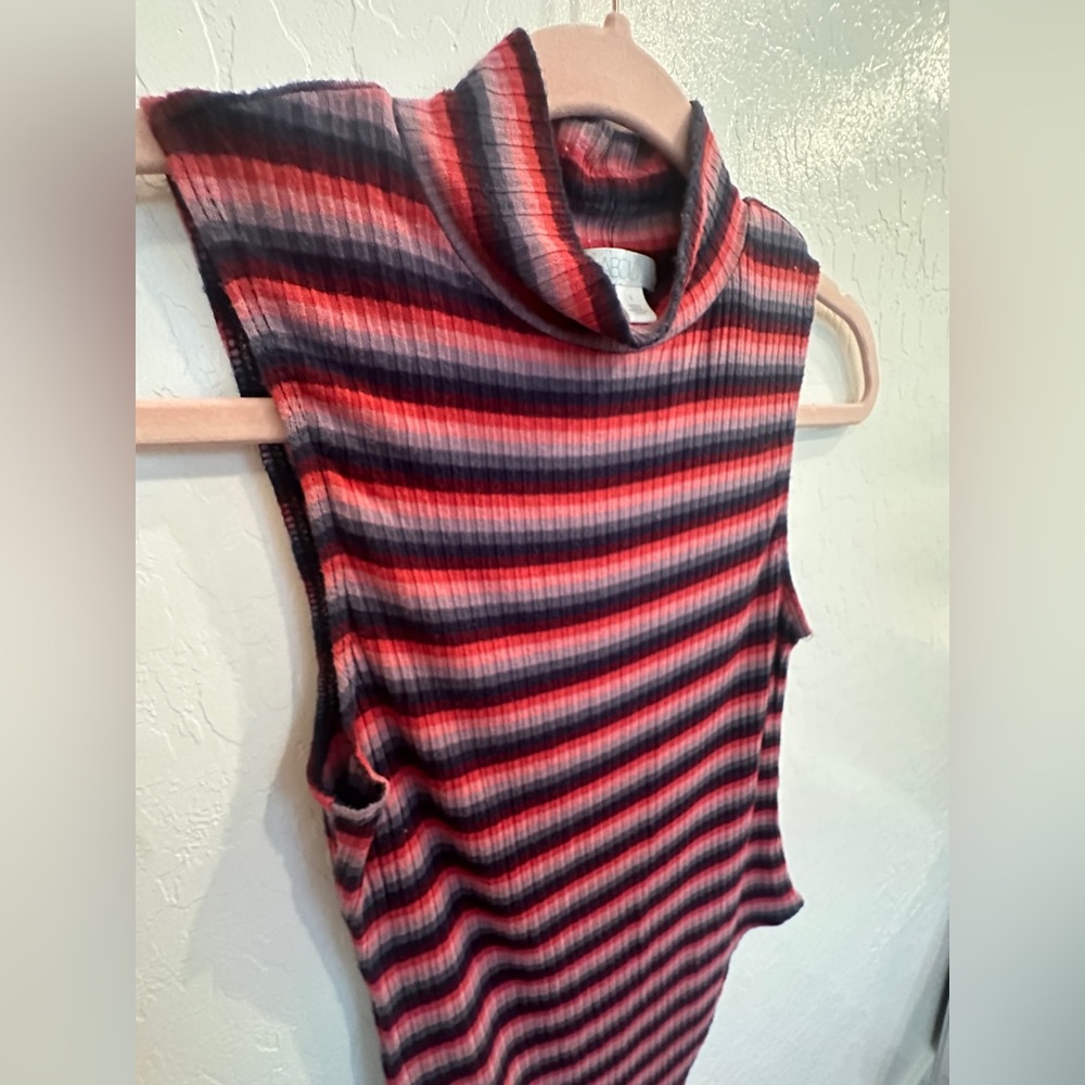 Sleeveless body suit